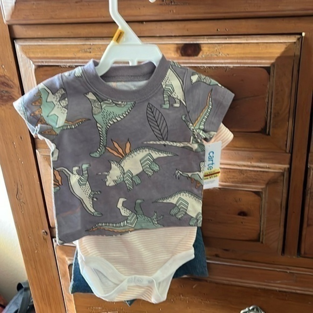 Carter’s Baby Boy’s Shorts And Two Tees Size Newborn NWT